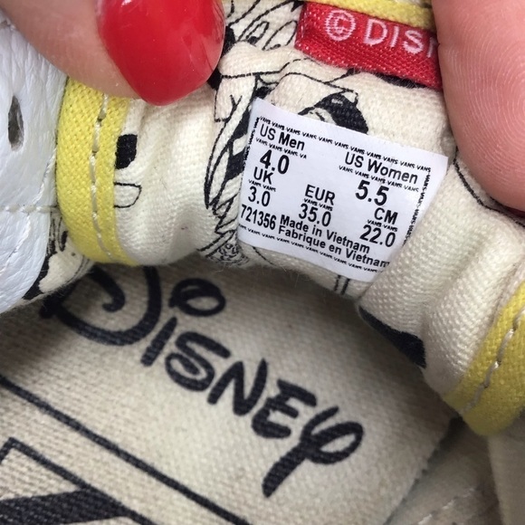 Vans x Disney Retro 80’s Mickey Mouse Old Skool Sneakers. - Picture 11 of 12